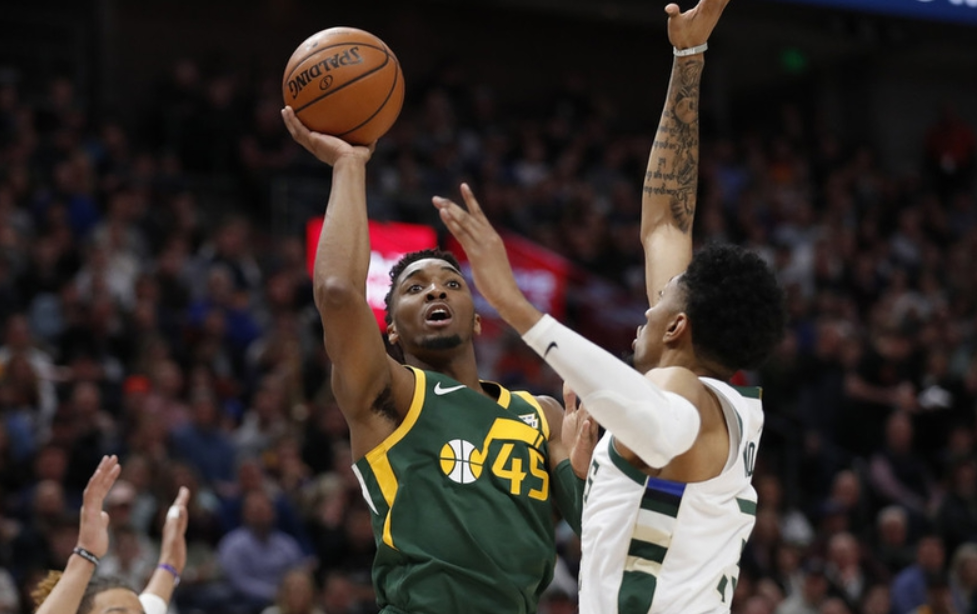 国王逆转四川队，米切尔带队取胜