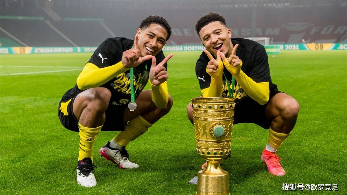 美因茨球队一同前往训练基地,融洽团队精神 美因茨球队一同前往训练基地,融洽团队精神