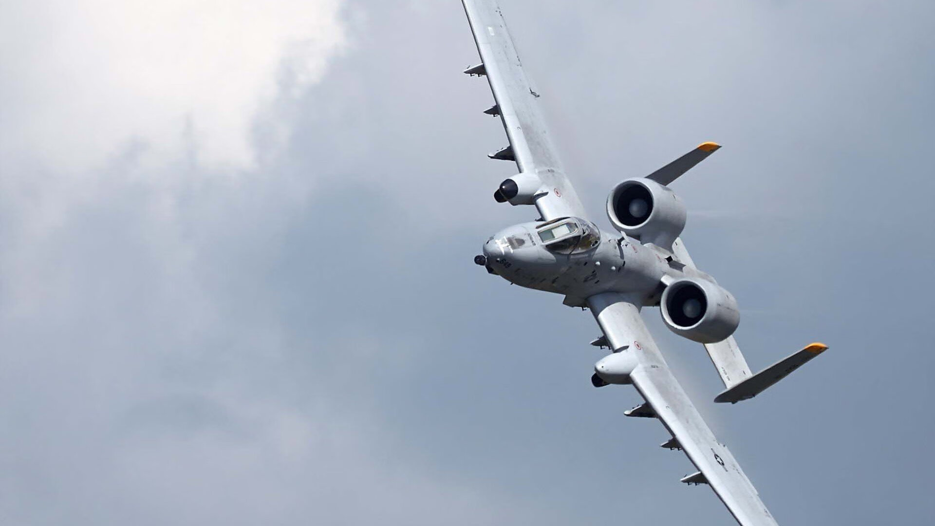 英雄纬度，当绿茵场与硬木地同时响起战歌