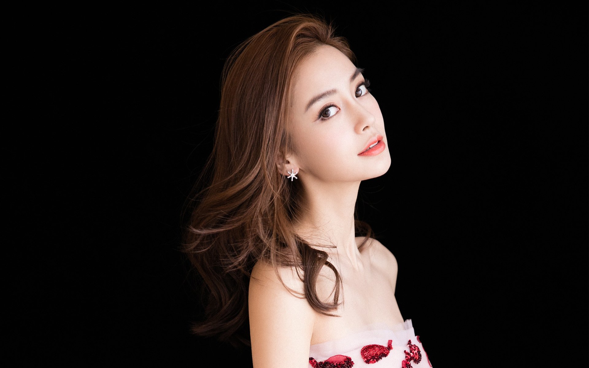 贝恩绽放之夜,一颗新星如何用实力改写比赛,活塞以团队统治力全面压制湖人